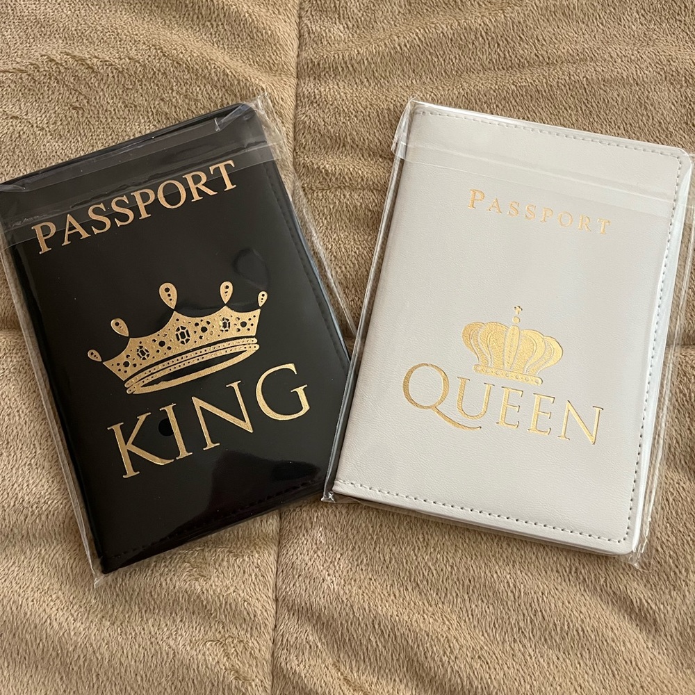 NEW 2 Piece Couple Crown Graphic Passport Cases!